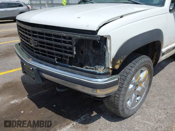 1998 Chevrolet Tahoe with VIN 3GNEK18R4WG141013, listed as a IAAI auction lot 42268580 with 226,330 mi miles and . Bid and sale history available at DreamBid. Image 6.