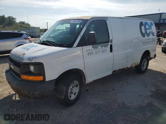 2008 Chevrolet Express Cargo z VIN 1GCGG25C581110752, wystawiony jako Copart lot #84923135 z przebiegiem 205 216 mil mil oraz Czysty tytuł • Clean title. Historia ofert i sprzedaży dostępna na DreamBid. Obrazek 1.