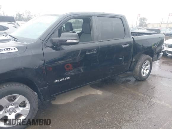 2020 Ram 1500 Big Horn z VIN 1C6RREFG1LN333692, wystawiony jako IAAI lot #41517721 z przebiegiem 67 046 mil mil oraz . Historia ofert i sprzedaży dostępna na DreamBid. Obrazek 19.