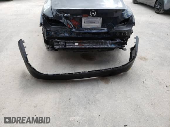 2019 Mercedes-Benz CLA 250 с VIN WDDSJ4EB6KN699377, выставлен на аукционе Copart как лот 82758905 с пробегом 109 461 миль миль и На запчасти • Non repairable. История ставок и продаж доступна на DreamBid. Изображение 12.