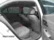 2015 Chevrolet Malibu LS z VIN 1G11B5SL8FF299741, wystawiony jako IAAI lot #43359561 z przebiegiem 118 696 mil mil oraz . Historia ofert i sprzedaży dostępna na DreamBid. Obrazek 8.