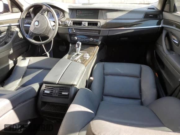 2012 BMW 5 Series 528i z VIN WBAXG5C52CDW85319, wystawiony jako Copart lot #69767745 z przebiegiem 161 576 mil mil oraz Czysty tytuł • Clean title. Historia ofert i sprzedaży dostępna na DreamBid. Obrazek 8.