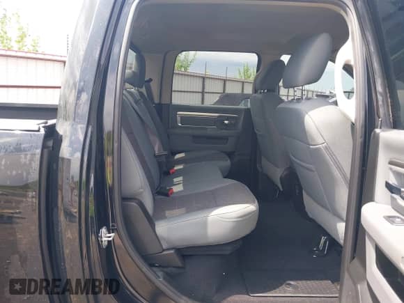 2019 Ram 1500 Big Horn z VIN 1C6RR7LT3KS641539, wystawiony jako IAAI lot #42103708 z przebiegiem 33 706 mil mil oraz . Historia ofert i sprzedaży dostępna na DreamBid. Obrazek 8.