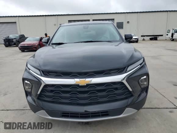 2024 Chevrolet Blazer LT z VIN 3GNKBCR42RS279216, wystawiony jako Copart lot #69890265 z przebiegiem 13 929 mil mil oraz Czysty tytuł • Clean title. Historia ofert i sprzedaży dostępna na DreamBid. Obrazek 5.