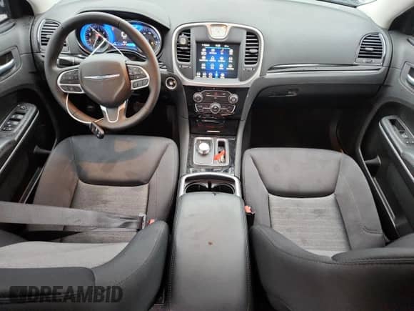 2023 Chrysler 300 Touring z VIN 2C3CCAAG4PH707571, wystawiony jako Copart lot #59971225 z przebiegiem 6 687 mil mil oraz Szkoda całkowita • Salvage title. Historia ofert i sprzedaży dostępna na DreamBid. Obrazek 8.