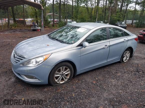 2013 Hyundai Sonata GLS z VIN 5NPEB4ACXDH754709, wystawiony jako IAAI lot #43332793 z przebiegiem 103 011 mil mil oraz . Historia ofert i sprzedaży dostępna na DreamBid. Obrazek 2.