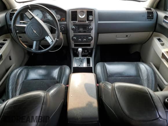 2006 Chrysler 300 C SRT-8 z VIN 2C3LA73W66H426657, wystawiony jako Copart lot #59043365 z przebiegiem 159 188 mil mil oraz Szkoda całkowita • Salvage title. Historia ofert i sprzedaży dostępna na DreamBid. Obrazek 8.