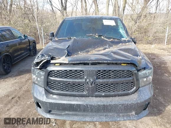 2019 Ram 1500 Tradesman z VIN 1C6RR7KT0KS508822, wystawiony jako IAAI lot #41014684 z przebiegiem 132 825 mil mil oraz . Historia ofert i sprzedaży dostępna na DreamBid. Obrazek 6.