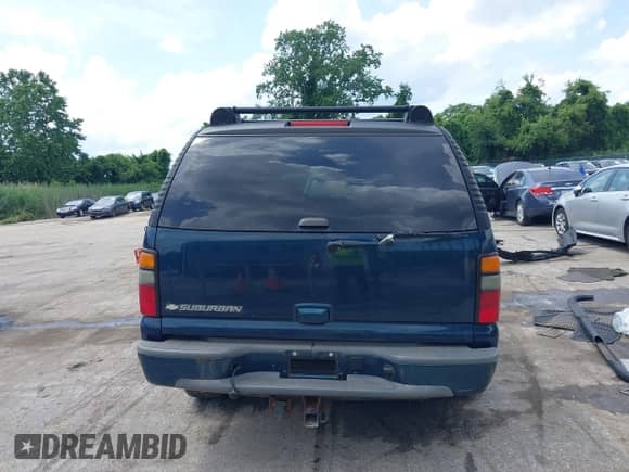 2006 Chevrolet Suburban Z71 with VIN 1GNFK16ZX6J177648, listed as a IAAI auction lot 42555315 with 276,643 mi miles and . Bid and sale history available at DreamBid. Image 17.