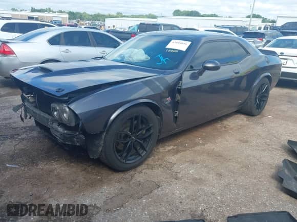 2019 Dodge Challenger R/T z VIN 2C3CDZBT4KH573676, wystawiony jako IAAI lot #43104016 z przebiegiem 93 234 mil mil oraz . Historia ofert i sprzedaży dostępna na DreamBid. Obrazek 17.