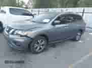 2018 Nissan Pathfinder SV z VIN 5N1DR2MM8JC612670, wystawiony jako IAAI lot #42872188 z przebiegiem 111 811 mil mil oraz . Historia ofert i sprzedaży dostępna na DreamBid. Obrazek 2.