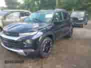 2021 Chevrolet TrailBlazer LT z VIN KL79MPS22MB088673, wystawiony jako IAAI lot #42938185 z przebiegiem 16 687 mil mil oraz . Historia ofert i sprzedaży dostępna na DreamBid. Obrazek 2.