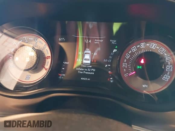 2022 Dodge Challenger R/T Scat Pack Widebody z VIN 2C3CDZFJ2NH226814, wystawiony jako IAAI lot #43205998 z przebiegiem 40 423 mil mil oraz . Historia ofert i sprzedaży dostępna na DreamBid. Obrazek 7.