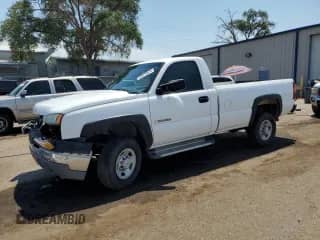 2005 Chevrolet Silverado 2500HD Work Truck z VIN 1GCHC24U75E268055, wystawiony jako Copart lot #68218675 z przebiegiem 223 182 mil mil oraz Szkoda całkowita • Salvage title. Historia ofert i sprzedaży dostępna na DreamBid. Obrazek 1.