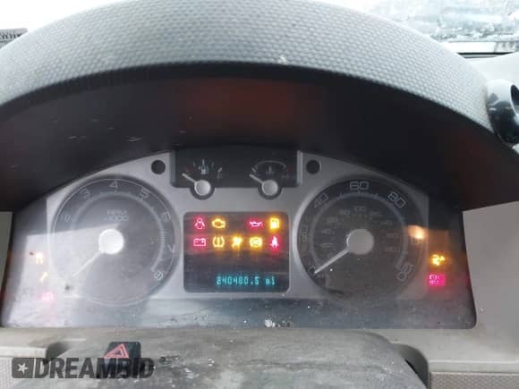 2008 Mercury Mariner with VIN 4M2CU91128KJ03668, listed as a IAAI auction lot 41213830 with 240,480 mi miles and . Bid and sale history available at DreamBid. Image 7.