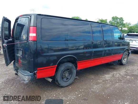 2005 Chevrolet Express Passenger с VIN 1GAHG39U151257779, выставлен на аукционе IAAI как лот 42539169 с пробегом 270 295 миль миль и . История ставок и продаж доступна на DreamBid. Изображение 4.