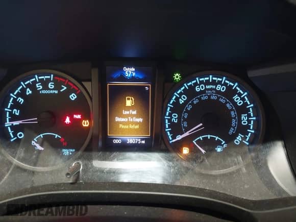 2019 Toyota Tacoma SR5 z VIN 5TFSZ5ANXKX174139, wystawiony jako IAAI lot #43035436 z przebiegiem 38 075 mil mil oraz . Historia ofert i sprzedaży dostępna na DreamBid. Obrazek 7.