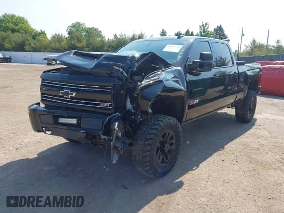 2017 Chevrolet Silverado 2500HD LT z VIN 1GC1KVEY2HF115380, wystawiony jako IAAI lot #42371106 z przebiegiem 85 281 mil mil oraz . Historia ofert i sprzedaży dostępna na DreamBid. Obrazek 6.