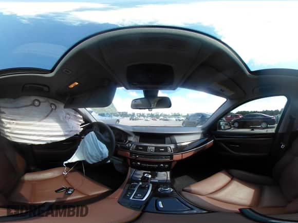 2013 BMW 5 Series 535i xDrive с VIN WBAFU7C58DDU66673, выставлен на аукционе IAAI как лот 42660218 с пробегом 47 560 миль миль и . История ставок и продаж доступна на DreamBid. Изображение 18.