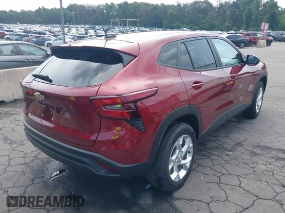 2025 Chevrolet Trax LS с VIN KL77LFEP1SC130446, выставлен на аукционе IAAI как лот 42925379 с пробегом 4 603 миль миль и . История ставок и продаж доступна на DreamBid. Изображение 4.