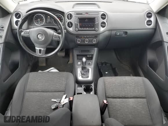 2017 Volkswagen Tiguan S с VIN WVGBV7AX8HK043396, выставлен на аукционе Copart как лот 80939915 с пробегом 94 182 миль миль и Чистый • Clean title. История ставок и продаж доступна на DreamBid. Изображение 9.