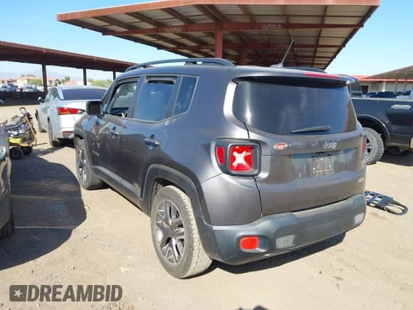 2017 Jeep Renegade Latitude z VIN ZACCJABB5HPF45504, wystawiony jako IAAI lot #42486270 z przebiegiem 67 610 mil mil oraz . Historia ofert i sprzedaży dostępna na DreamBid. Obrazek 3.