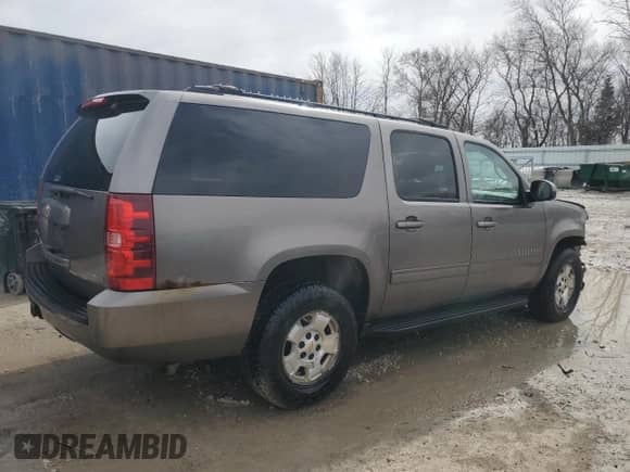 2011 Chevrolet Suburban LS with VIN 1GNSKHE3XBR334532, listed as a Copart auction lot 49036285 with 224,587 mi miles and Non repairable. Bid and sale history available at DreamBid. Image 3.