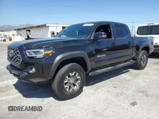 2023 Toyota Tacoma SR5 z VIN 3TMDZ5BN2PM147683, wystawiony jako Copart lot #57801305 z przebiegiem 21 041 mil mil oraz Czysty tytuł • Clean title. Historia ofert i sprzedaży dostępna na DreamBid. Obrazek 1.