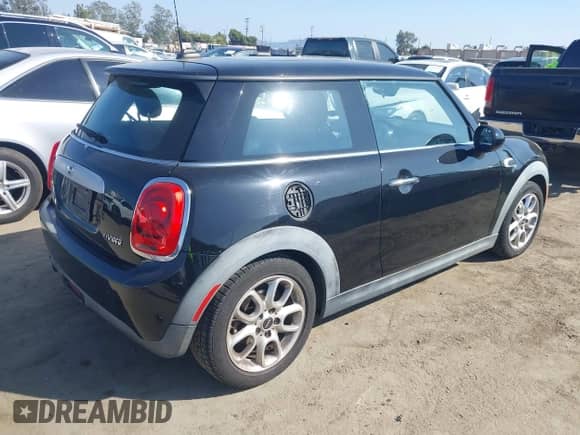 2014 MINI Hardtop with VIN WMWXM5C53ET934731, listed as a IAAI auction lot 43345367 with 48,628 mi miles and . Bid and sale history available at DreamBid. Image 4.