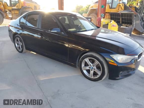 2012 BMW 3 Series 328i с VIN WBA3A5G57CNP17010, выставлен на аукционе IAAI как лот 43485917 с пробегом 153 937 миль миль и . История ставок и продаж доступна на DreamBid. Изображение 1.