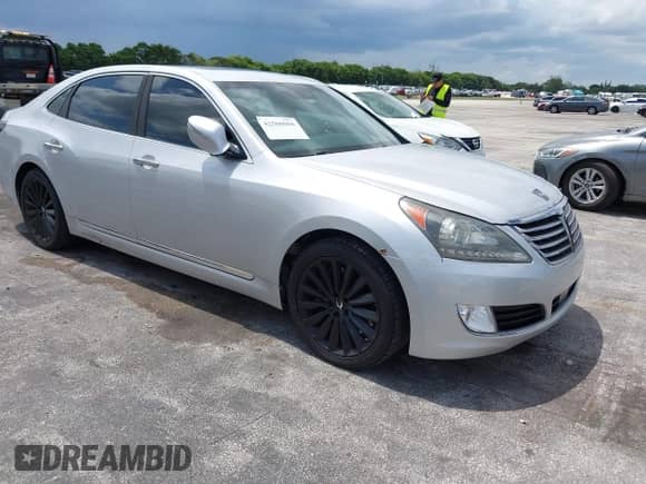 2016 Hyundai Equus Signature with VIN KMHGH4JH8GU101000, listed as a IAAI auction lot 42560008 with 68,798 mi miles and . Bid and sale history available at DreamBid. Image 1.