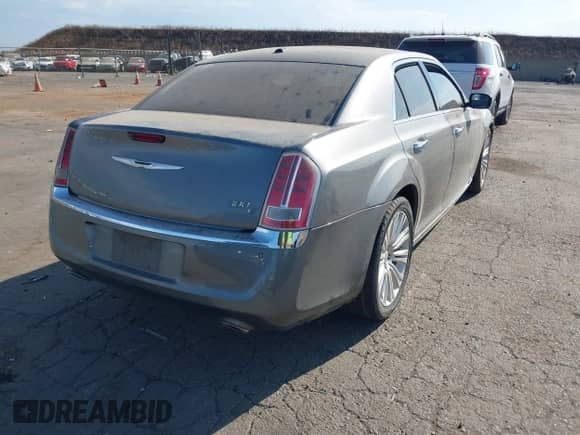2011 Chrysler 300 C с VIN 2C3CA6CT4BH559296, выставлен на аукционе IAAI как лот 43086400 с пробегом 155 774 миль миль и . История ставок и продаж доступна на DreamBid. Изображение 4.
