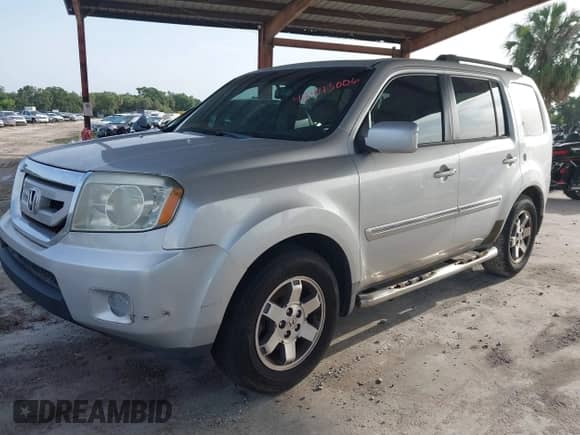 2009 Honda Pilot Touring with VIN 5FNYF38839B022943, listed as a IAAI auction lot 42443006 with 199,184 mi miles and . Bid and sale history available at DreamBid. Image 2.