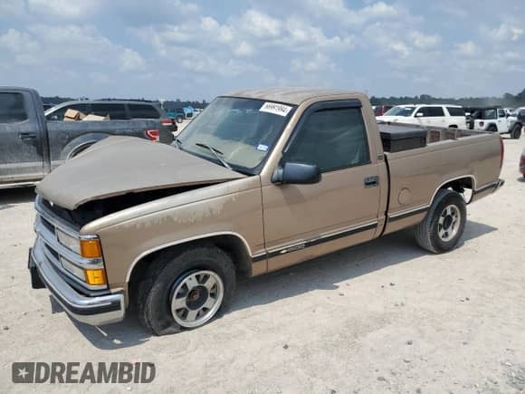 1997 Chevrolet Silverado 1500 z VIN 1GCEC14W6VZ253733, wystawiony jako Copart lot #66991994 z przebiegiem 261 797 mil mil oraz Szkoda całkowita • Salvage title. Historia ofert i sprzedaży dostępna na DreamBid. Obrazek 1.