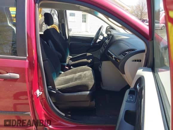 2015 Dodge Grand Caravan American Value с VIN 2C4RDGBG0FR746638, выставлен на аукционе IAAI как лот 42062284 с пробегом 154 964 миль миль и . История ставок и продаж доступна на DreamBid. Изображение 5.