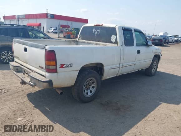 2002 GMC Sierra 1500 SLE z VIN 1GTEK19T12E198855, wystawiony jako IAAI lot #42923074 z przebiegiem 317 702 mil mil oraz . Historia ofert i sprzedaży dostępna na DreamBid. Obrazek 4.