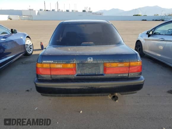 1991 Honda Accord LX z VIN JHMCB7653MC070985, wystawiony jako Copart lot #72045464 z przebiegiem 111 911 mil mil oraz Szkoda całkowita • Salvage title. Historia ofert i sprzedaży dostępna na DreamBid. Obrazek 6.