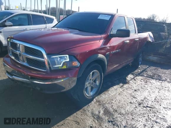 2011 Ram 1500 SLT z VIN 1D7RV1GT0BS620424, wystawiony jako IAAI lot #41530464 z przebiegiem 134 876 mil mil oraz . Historia ofert i sprzedaży dostępna na DreamBid. Obrazek 18.