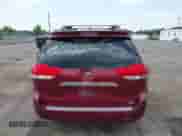 2014 Toyota Sienna Limited с VIN 5TDDK3DC6ES073282, выставлен на аукционе IAAI как лот 42468546 с пробегом 278 905 миль миль и . История ставок и продаж доступна на DreamBid. Изображение 16.