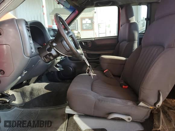 2003 Chevrolet S-10 LS с VIN 1GCCS19X738148813, выставлен на аукционе Copart как лот 68324775 с пробегом 158 251 миль миль и Списание • Salvage title. История ставок и продаж доступна на DreamBid. Изображение 7.