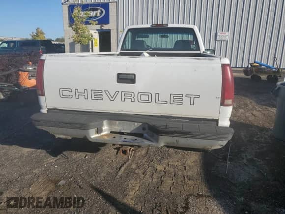 1997 Chevrolet Silverado 2500 z VIN 1GCGC24RXVZ197689, wystawiony jako Copart lot #72719244 z przebiegiem 328 172 mil mil oraz Nie do naprawy • Non repairable. Historia ofert i sprzedaży dostępna na DreamBid. Obrazek 6.
