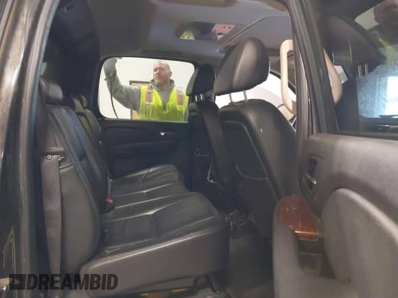 2009 Chevrolet Avalanche LS with VIN 3GNFK12079G169469, listed as a IAAI auction lot 41543096 with 179,881 mi miles and . Bid and sale history available at DreamBid. Image 8.