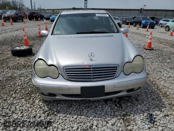 2004 Mercedes-Benz C 240 with VIN WDBRF81J74F546257, listed as a Copart auction lot 52402645 with 121,710 mi miles and Salvage title. Bid and sale history available at DreamBid. Image 5.