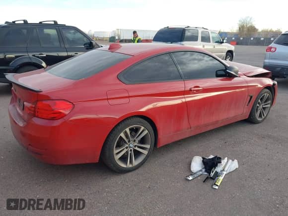 2014 BMW 4 Series 428i xDrive z VIN WBA3N5C58EK197382, wystawiony jako IAAI lot #40925619 z przebiegiem 101 632 mil mil oraz . Historia ofert i sprzedaży dostępna na DreamBid. Obrazek 4.