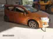 2019 Chevrolet Sonic LT z VIN 1G1JD6SBXK4117812, wystawiony jako IAAI lot #43250931 z przebiegiem Nie podano mil oraz . Historia ofert i sprzedaży dostępna na DreamBid. Obrazek 1.