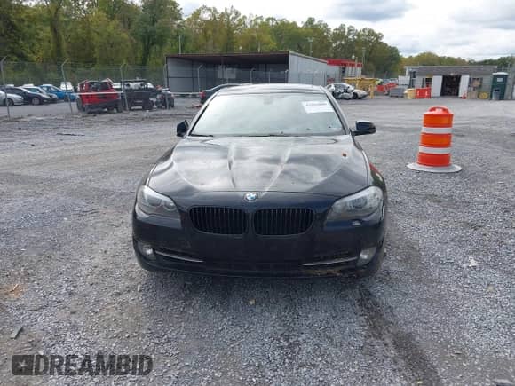 2013 BMW 5 Series 528i с VIN WBAXG5C55DDY36817, выставлен на аукционе IAAI как лот 43351800 с пробегом 156 683 миль миль и . История ставок и продаж доступна на DreamBid. Изображение 6.