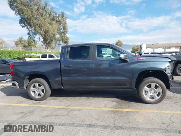2020 Chevrolet Silverado 1500 LT z VIN 3GCUYDED6LG164799, wystawiony jako IAAI lot #43419021 z przebiegiem 76 502 mil mil oraz . Historia ofert i sprzedaży dostępna na DreamBid. Obrazek 14.
