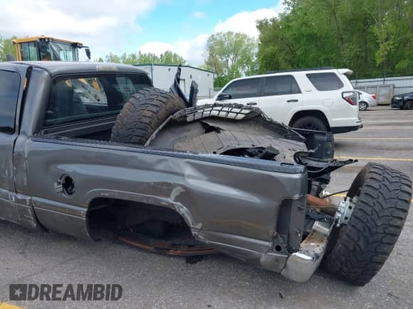 2001 Dodge 2500 с VIN 1B7KF236X1J539045, выставлен на аукционе IAAI как лот 42336915 с пробегом Не указан миль и . История ставок и продаж доступна на DreamBid. Изображение 6.