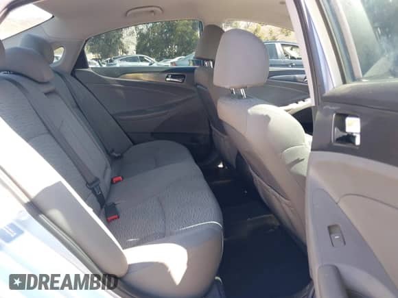 2015 Hyundai Sonata z VIN KMHEC4A43FA130892, wystawiony jako IAAI lot #43174254 z przebiegiem 118 220 mil mil oraz . Historia ofert i sprzedaży dostępna na DreamBid. Obrazek 8.