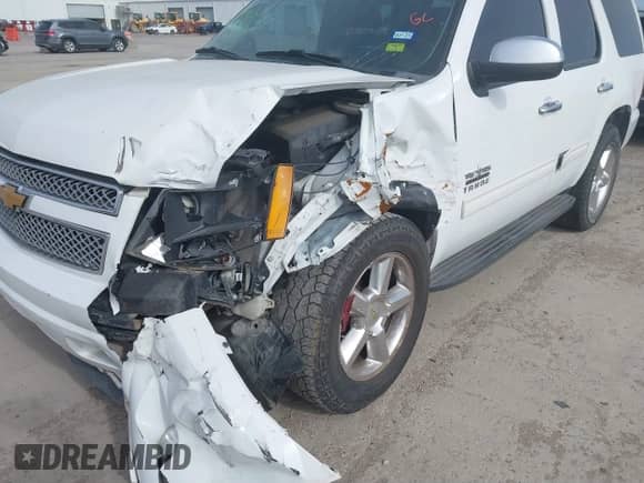 2014 Chevrolet Tahoe LS с VIN 1GNSCAE00ER143488, выставлен на аукционе IAAI как лот 41379070 с пробегом 153 136 миль миль и . История ставок и продаж доступна на DreamBid. Изображение 6.